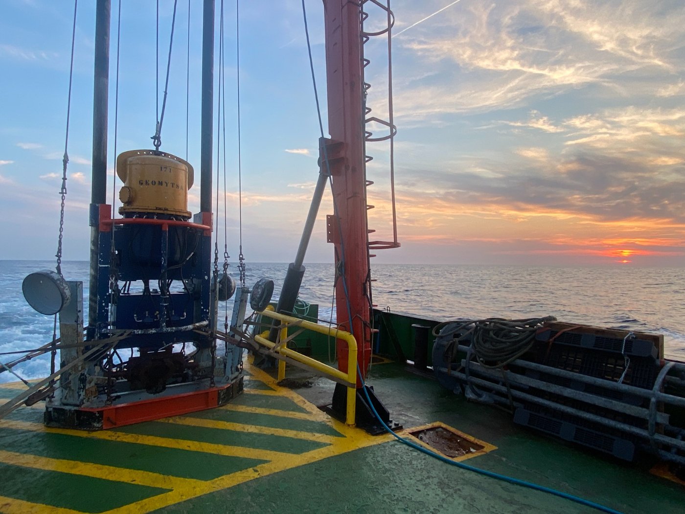 Sediment sampling with a vibrocorer for beach regeneration